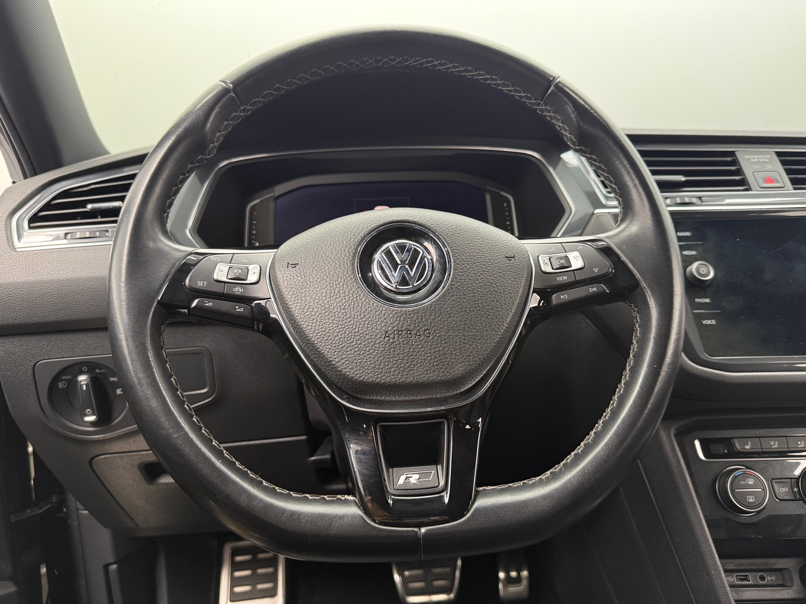 Thumbnail: 2019 Volkswagen Tiguan - 4