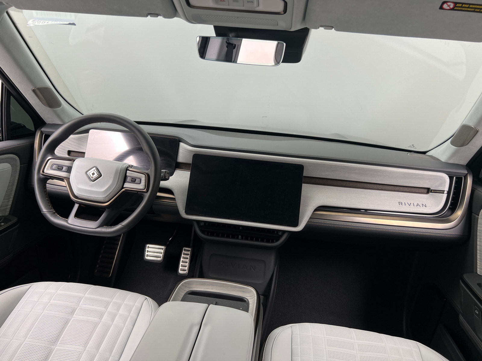 Thumbnail: 2026 Rivian R1S - 2