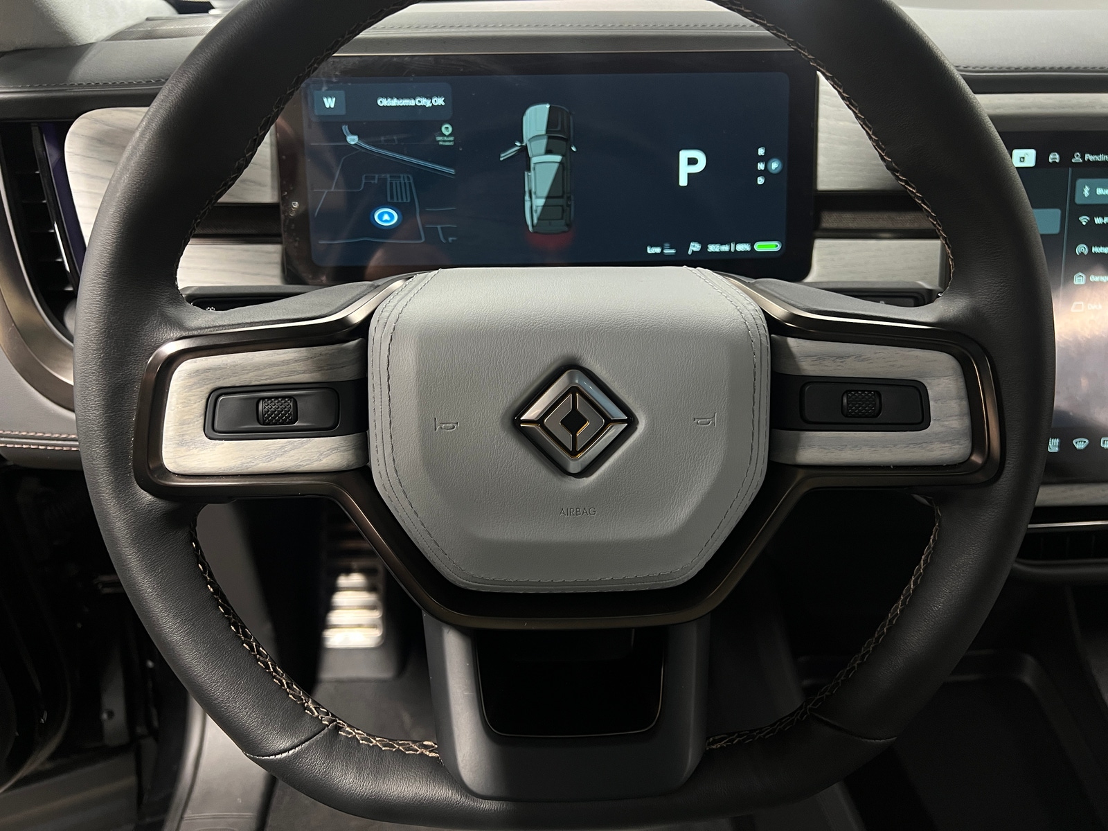 Thumbnail: 2026 Rivian R1S - 4