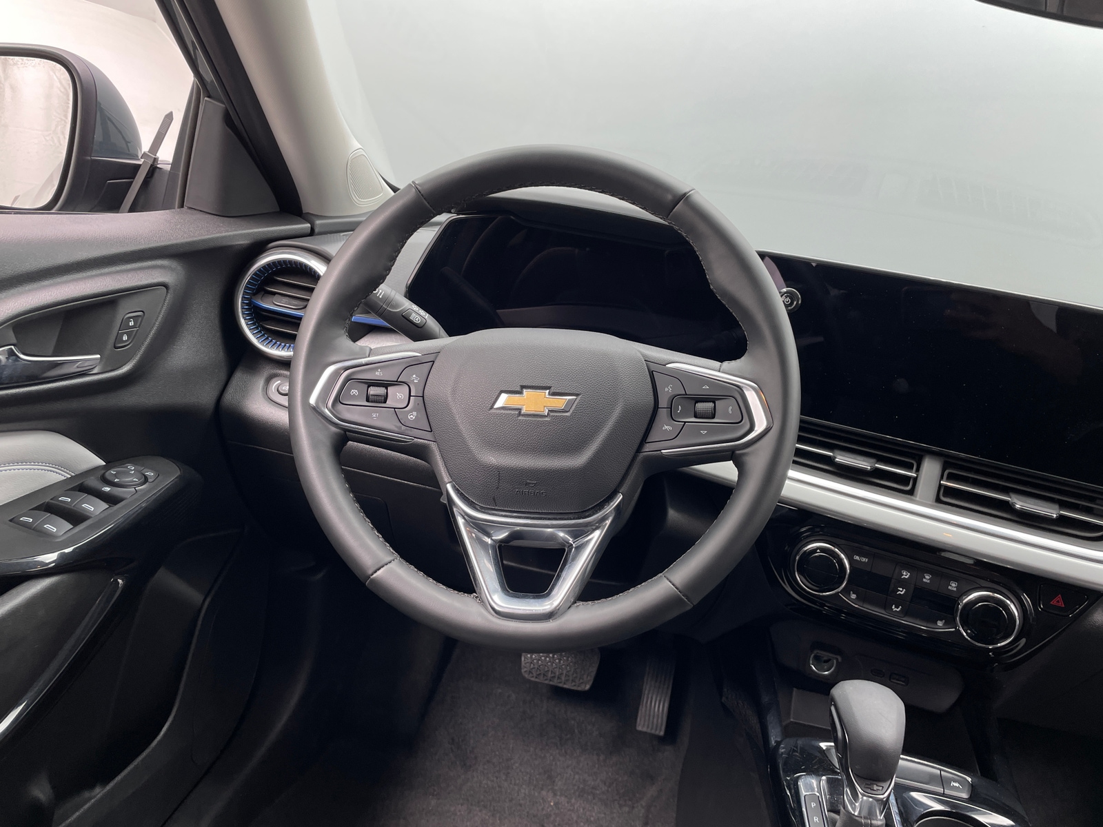 Thumbnail: 2025 Chevrolet Trax - 5