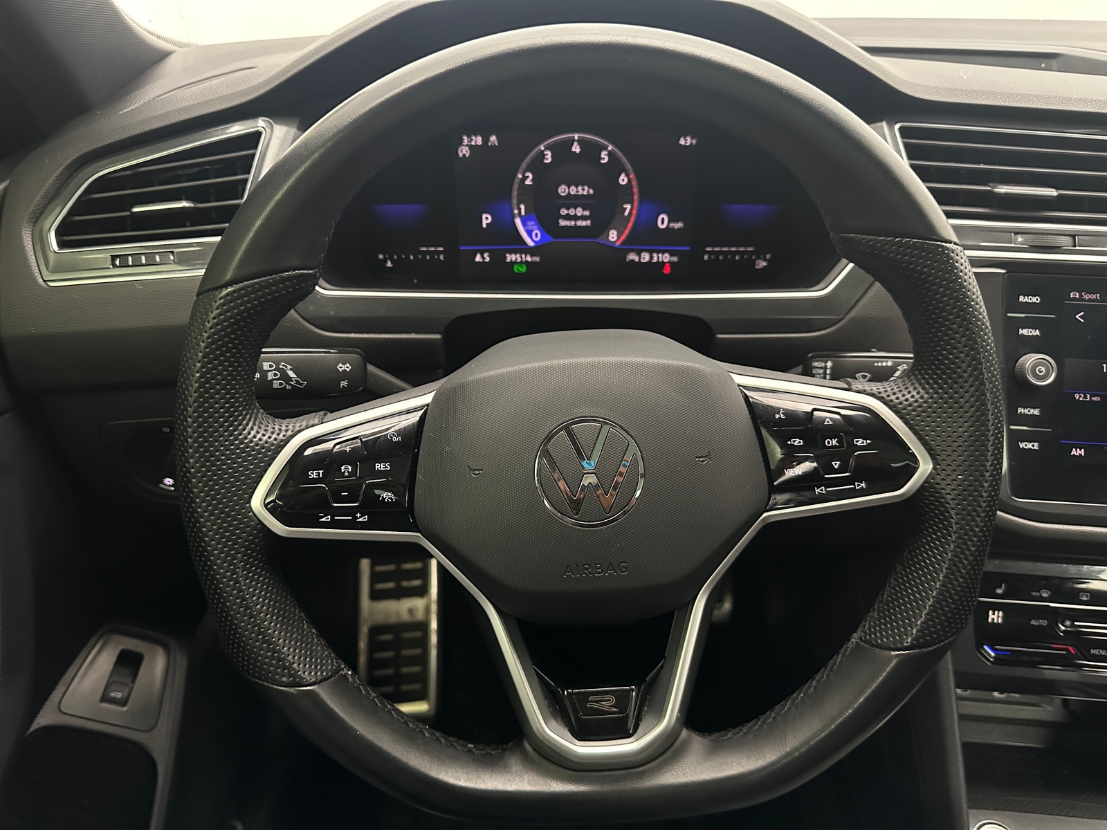 Thumbnail: 2022 Volkswagen Tiguan - 4