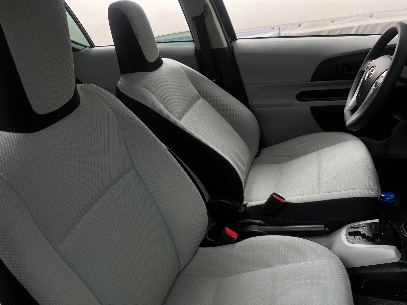 Thumbnail: 2013 Toyota Prius c - 2