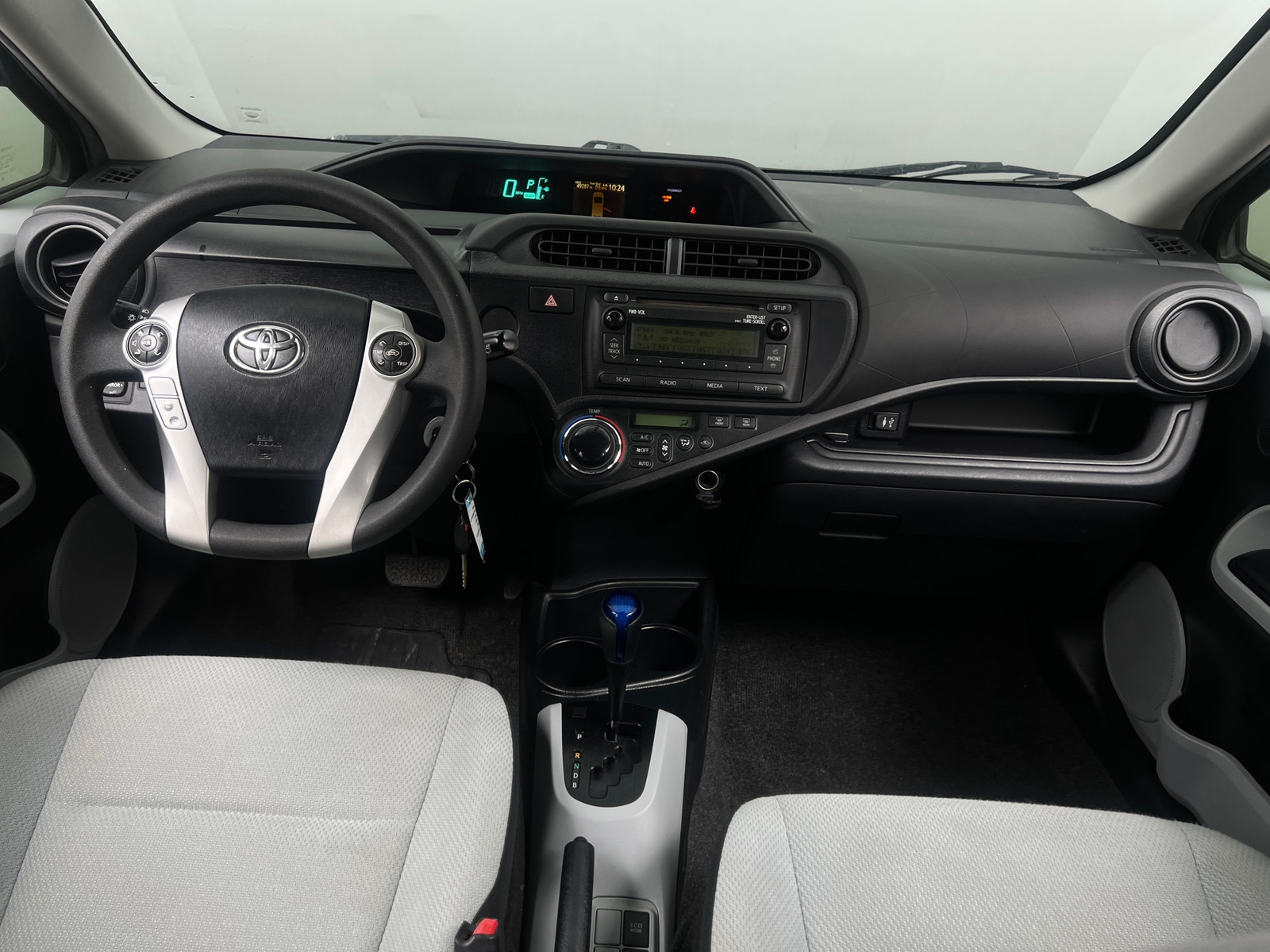 Thumbnail: 2013 Toyota Prius c - 3