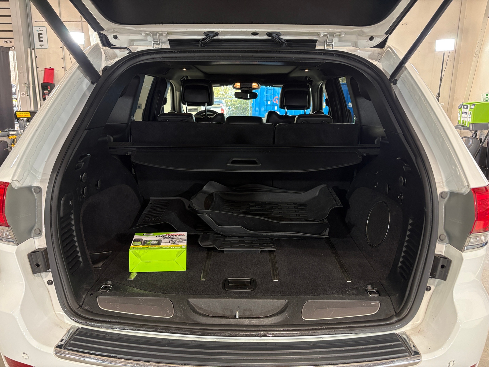 Thumbnail: 2017 Jeep Grand Cherokee - 6