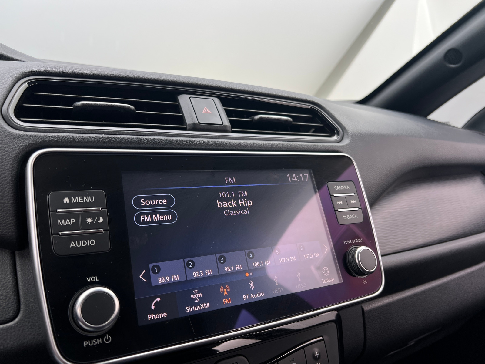 Thumbnail: 2022 Nissan Leaf - 4