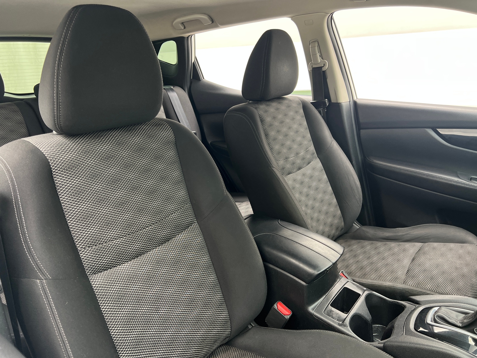 Thumbnail: 2017 Nissan Rogue Sport - 2