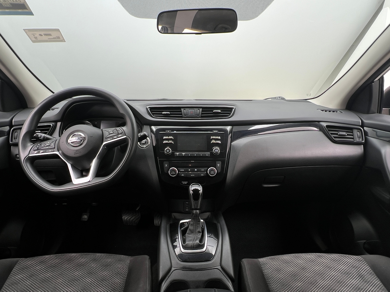 Thumbnail: 2017 Nissan Rogue Sport - 3