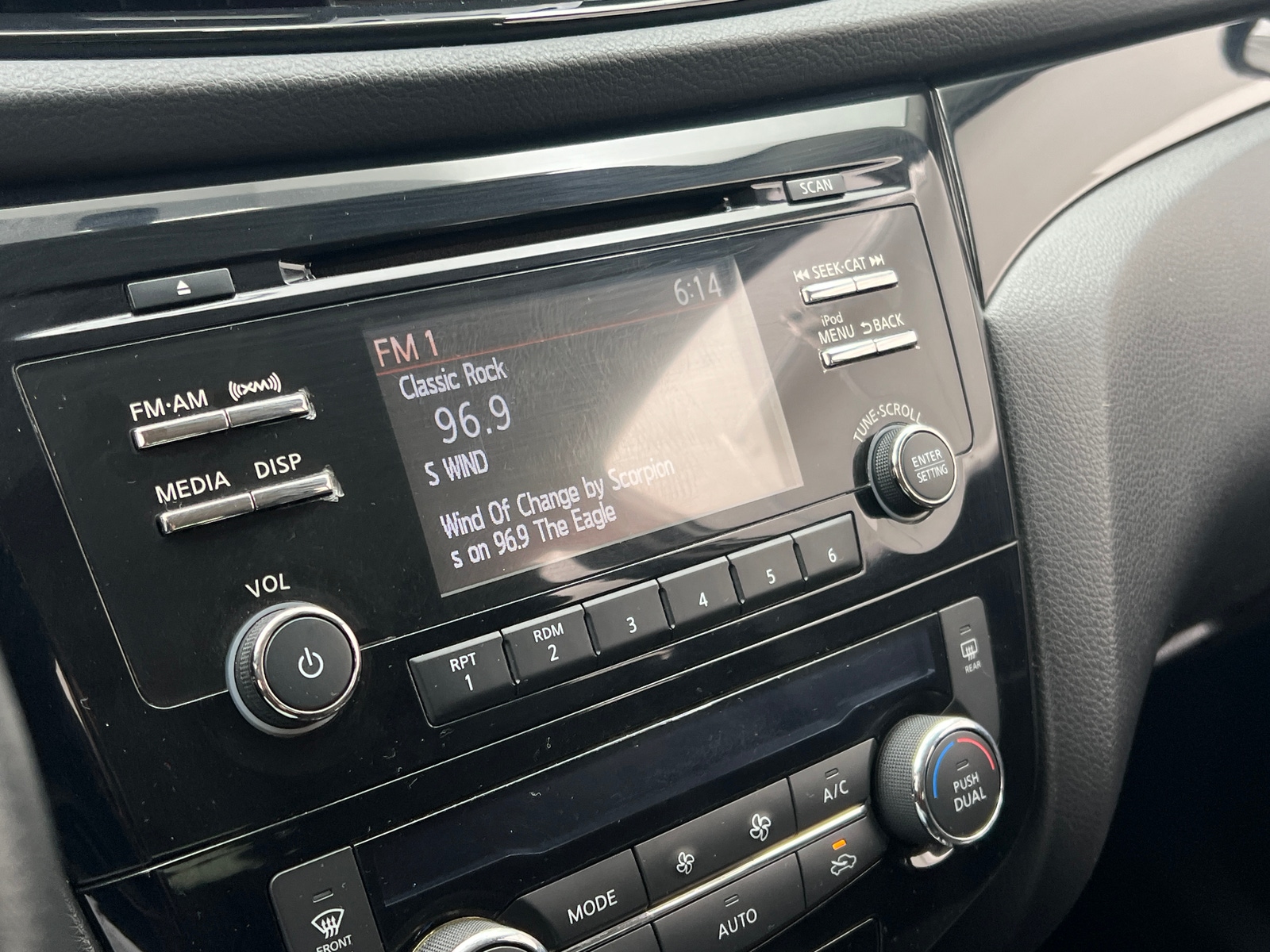 Thumbnail: 2017 Nissan Rogue Sport - 4