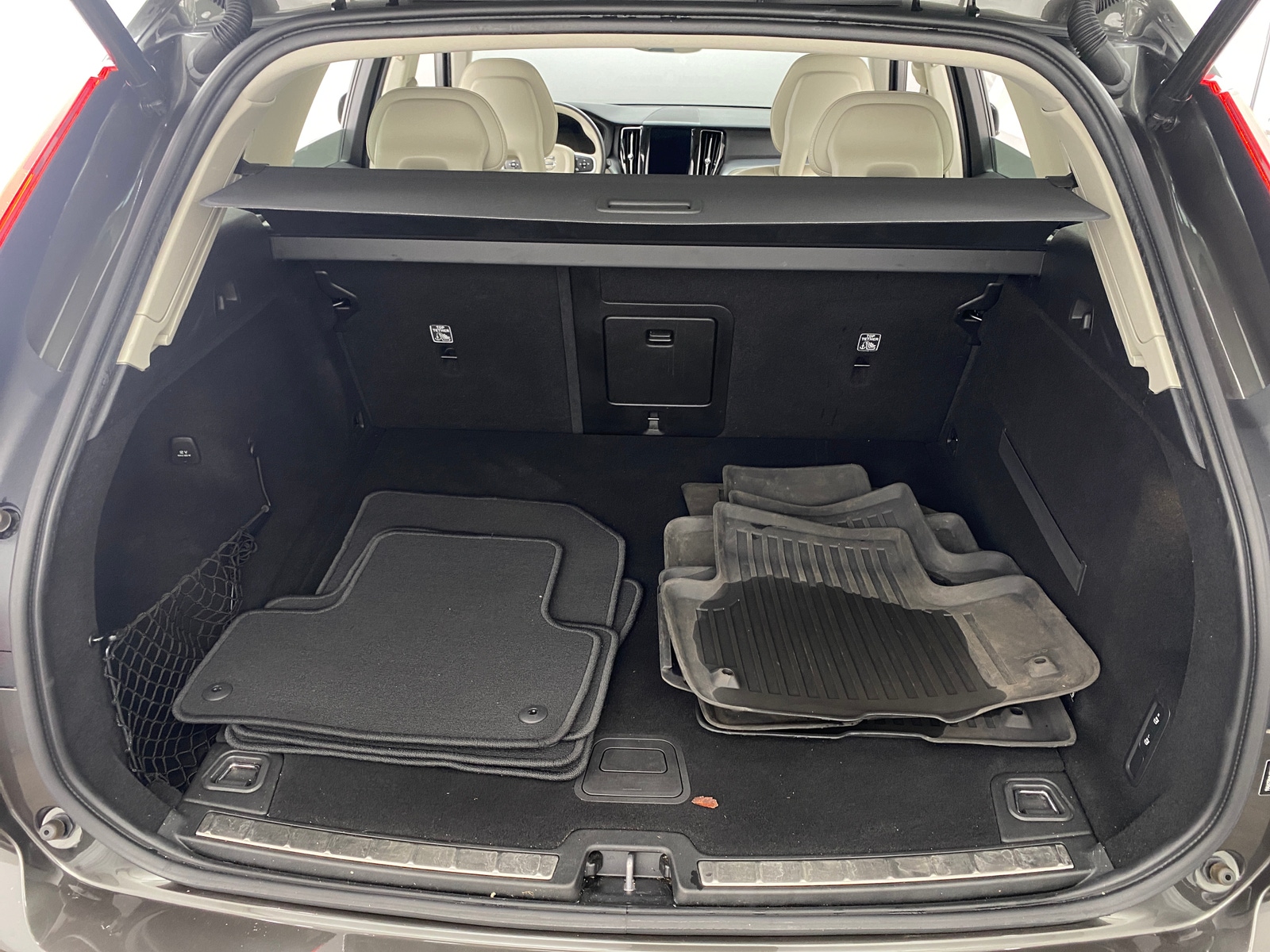 Thumbnail: 2018 Volvo XC60 - 6