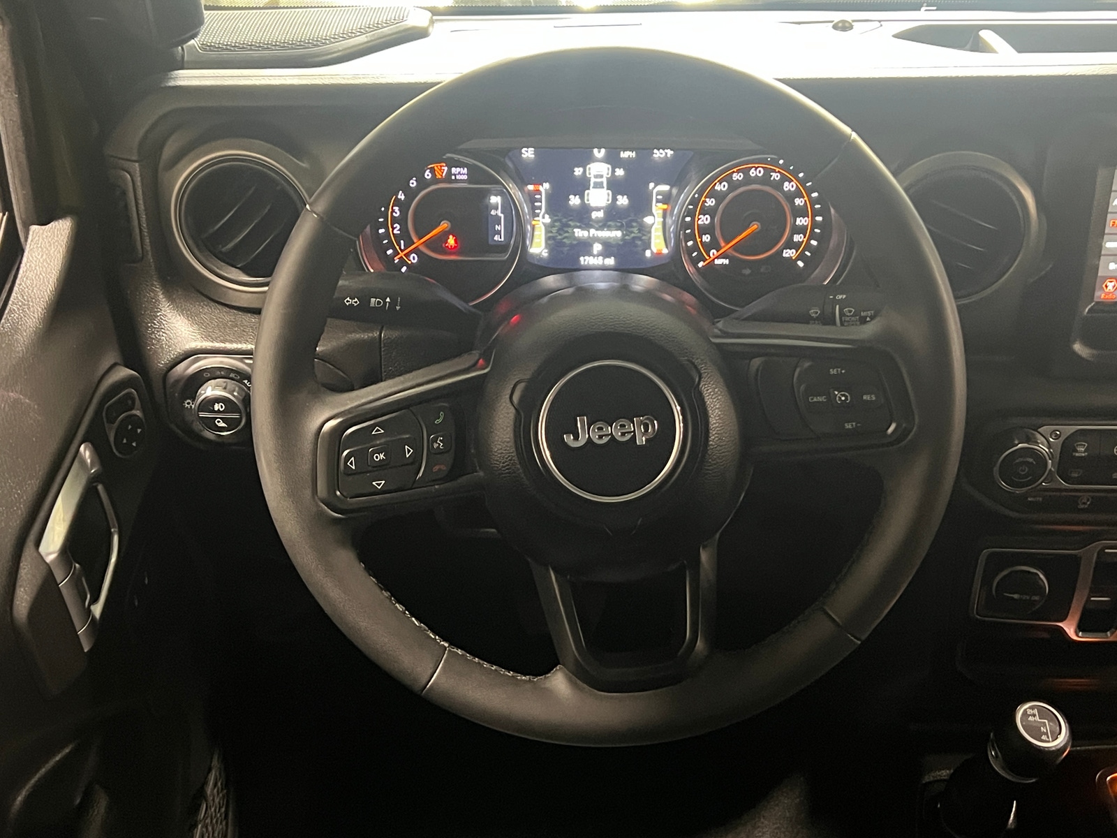 Thumbnail: 2023 Jeep Gladiator - 5