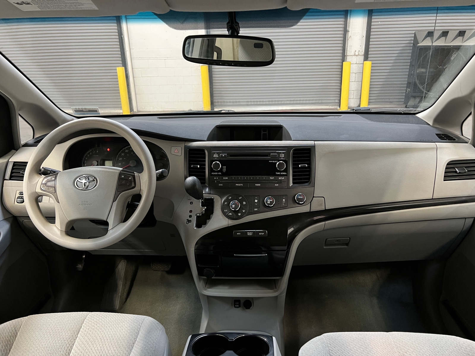 Thumbnail: 2011 Toyota Sienna - 3