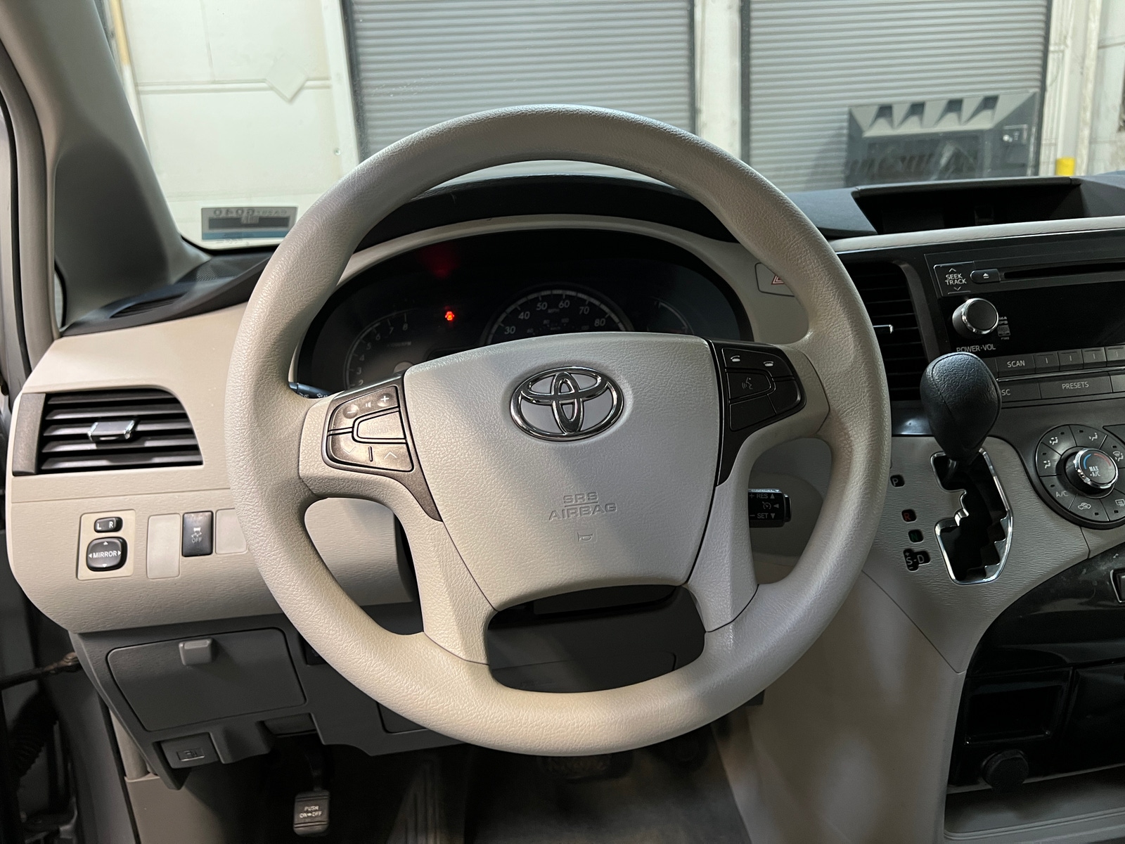 Thumbnail: 2011 Toyota Sienna - 5