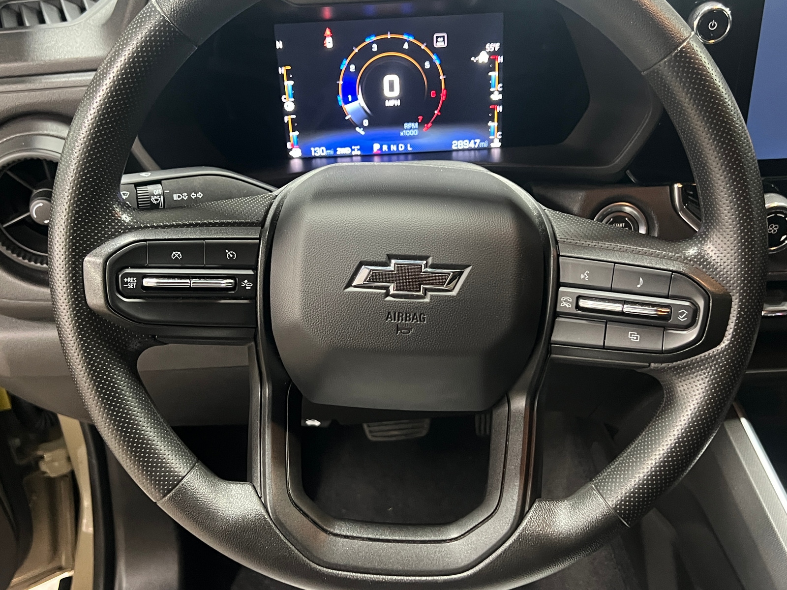 Thumbnail: 2023 Chevrolet Colorado - 5