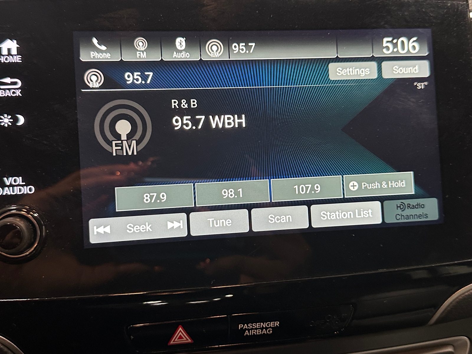 Thumbnail: 2018 Chevrolet Trax - 4