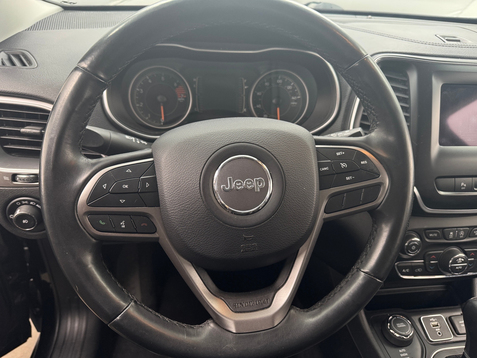 Thumbnail: 2019 Jeep Cherokee - 5