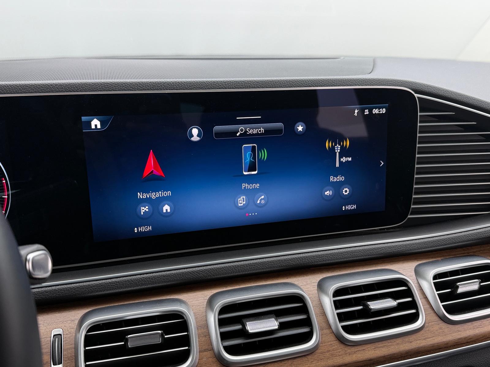 Thumbnail: 2025 Mercedes-Benz GLE - 3