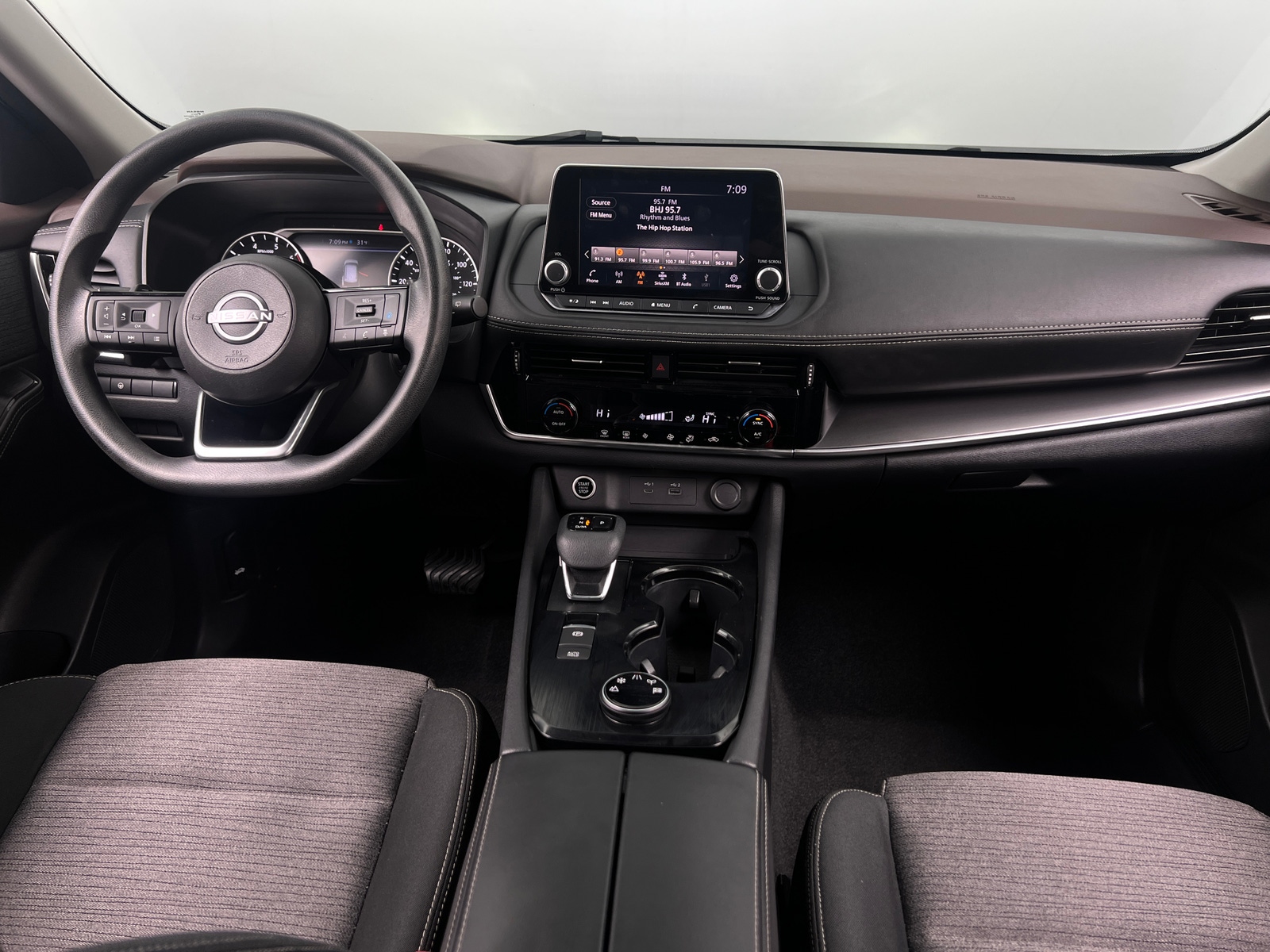 Thumbnail: 2022 Nissan Rogue - 3