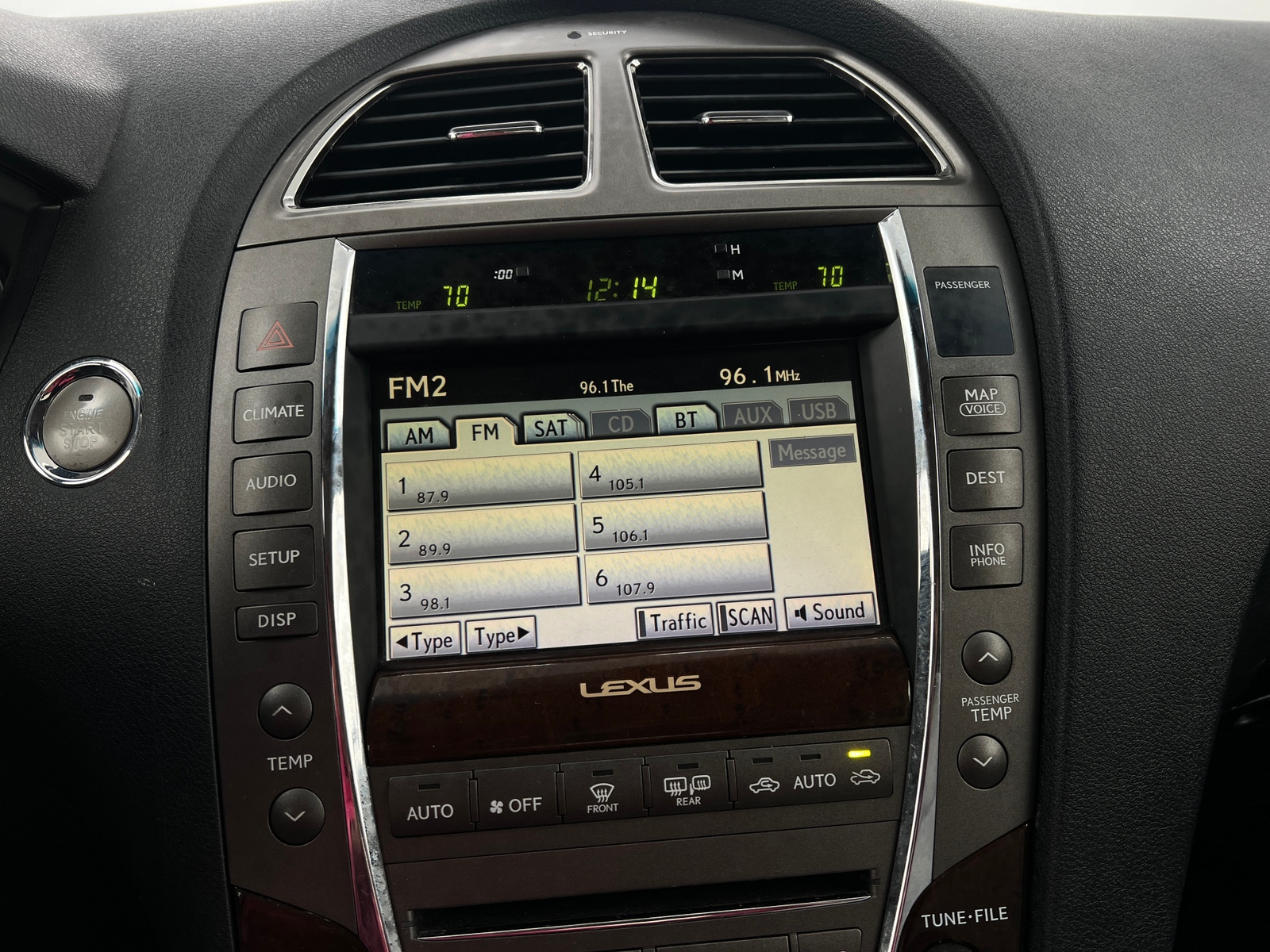 Thumbnail: 2011 Lexus ES - 3