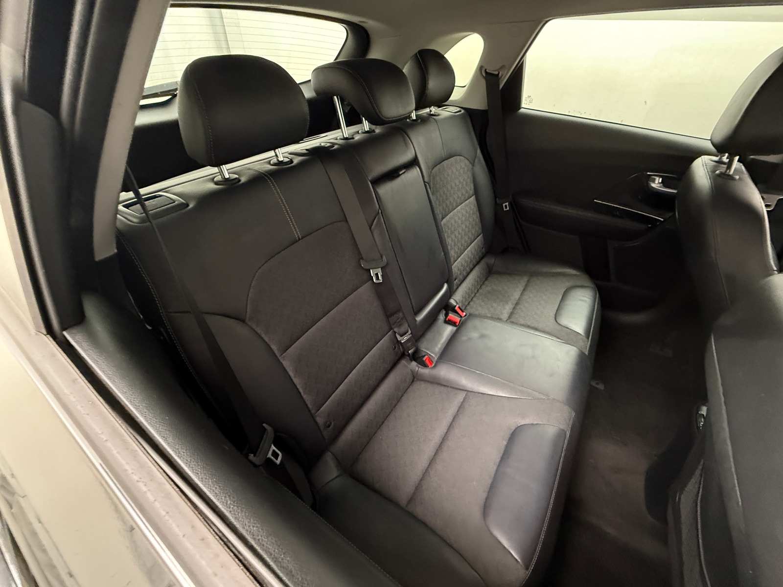 Thumbnail: 2017 Kia Niro - 5