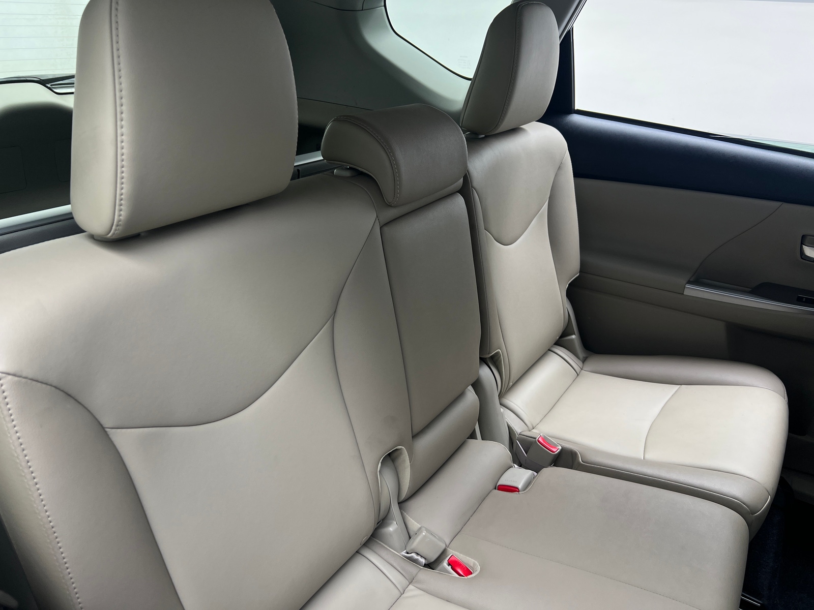 Thumbnail: 2015 Toyota Prius v - 5