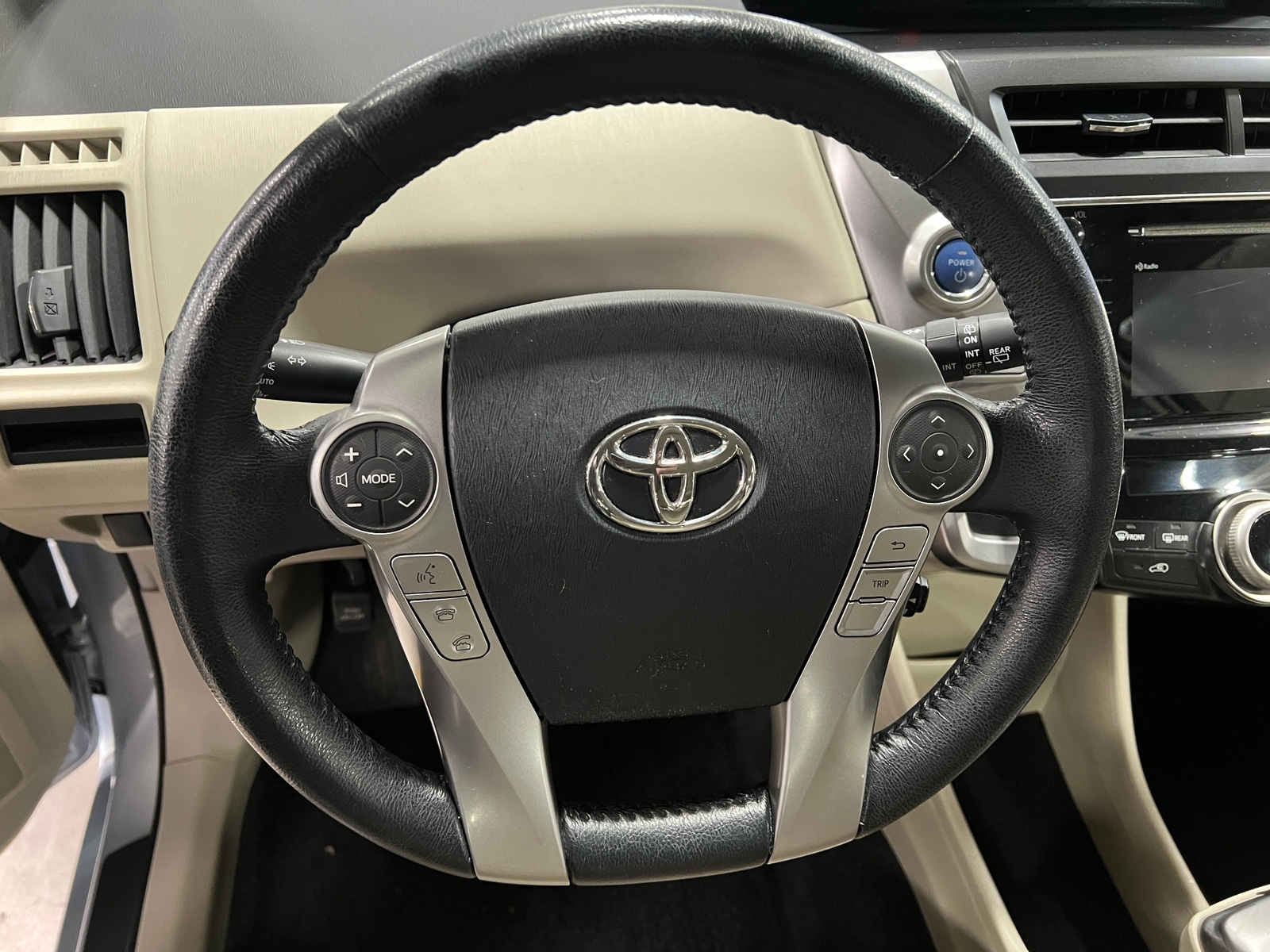 Thumbnail: 2015 Toyota Prius v - 4