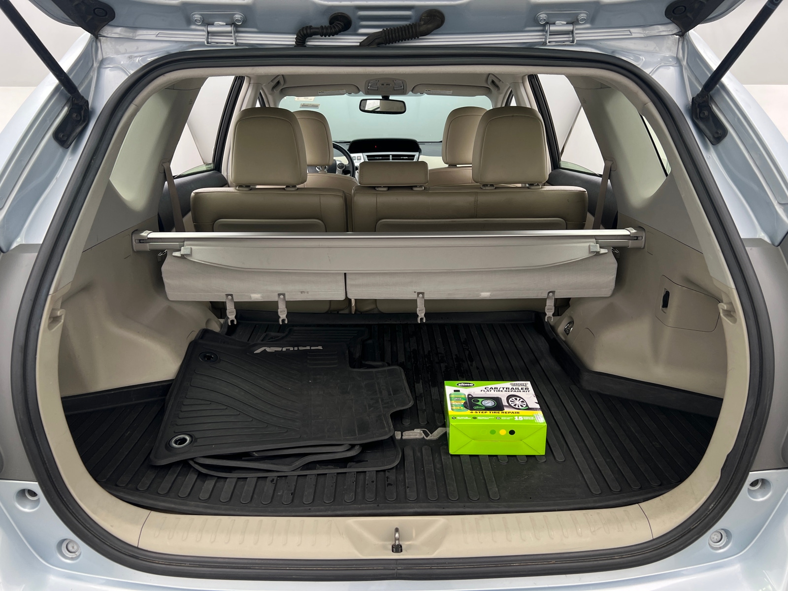 Thumbnail: 2015 Toyota Prius v - 6