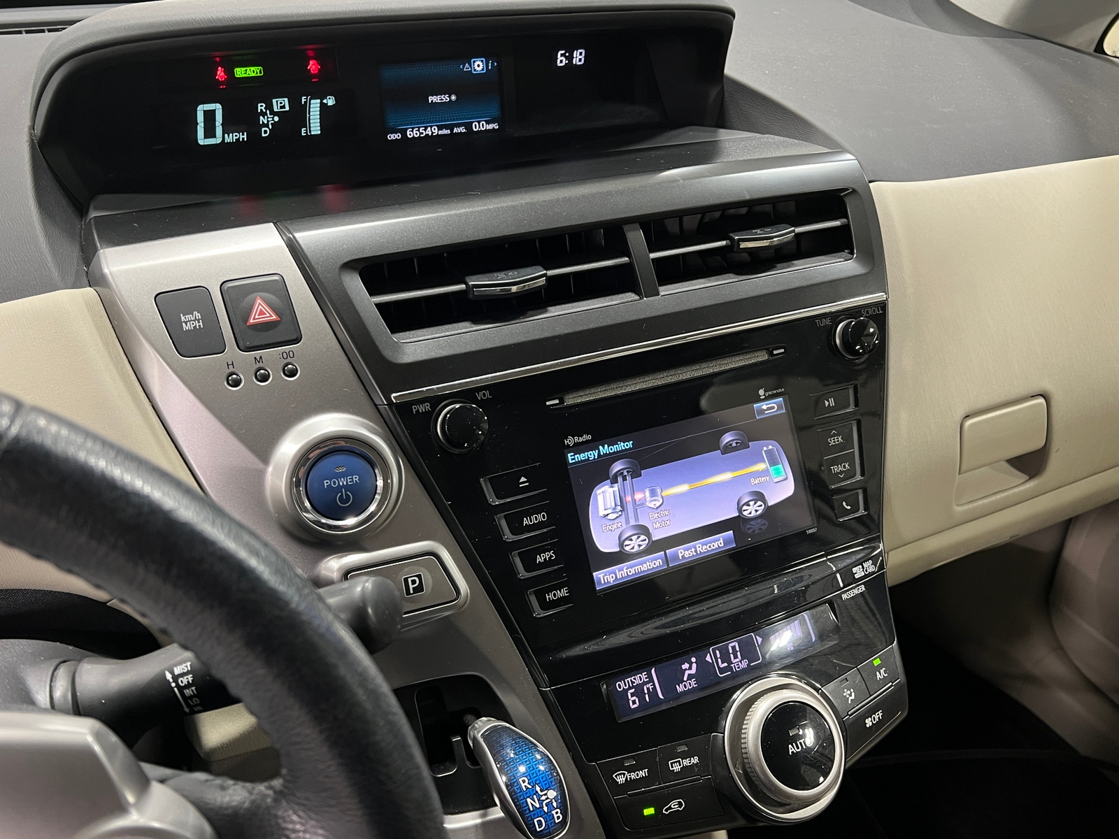 Thumbnail: 2015 Toyota Prius v - 3