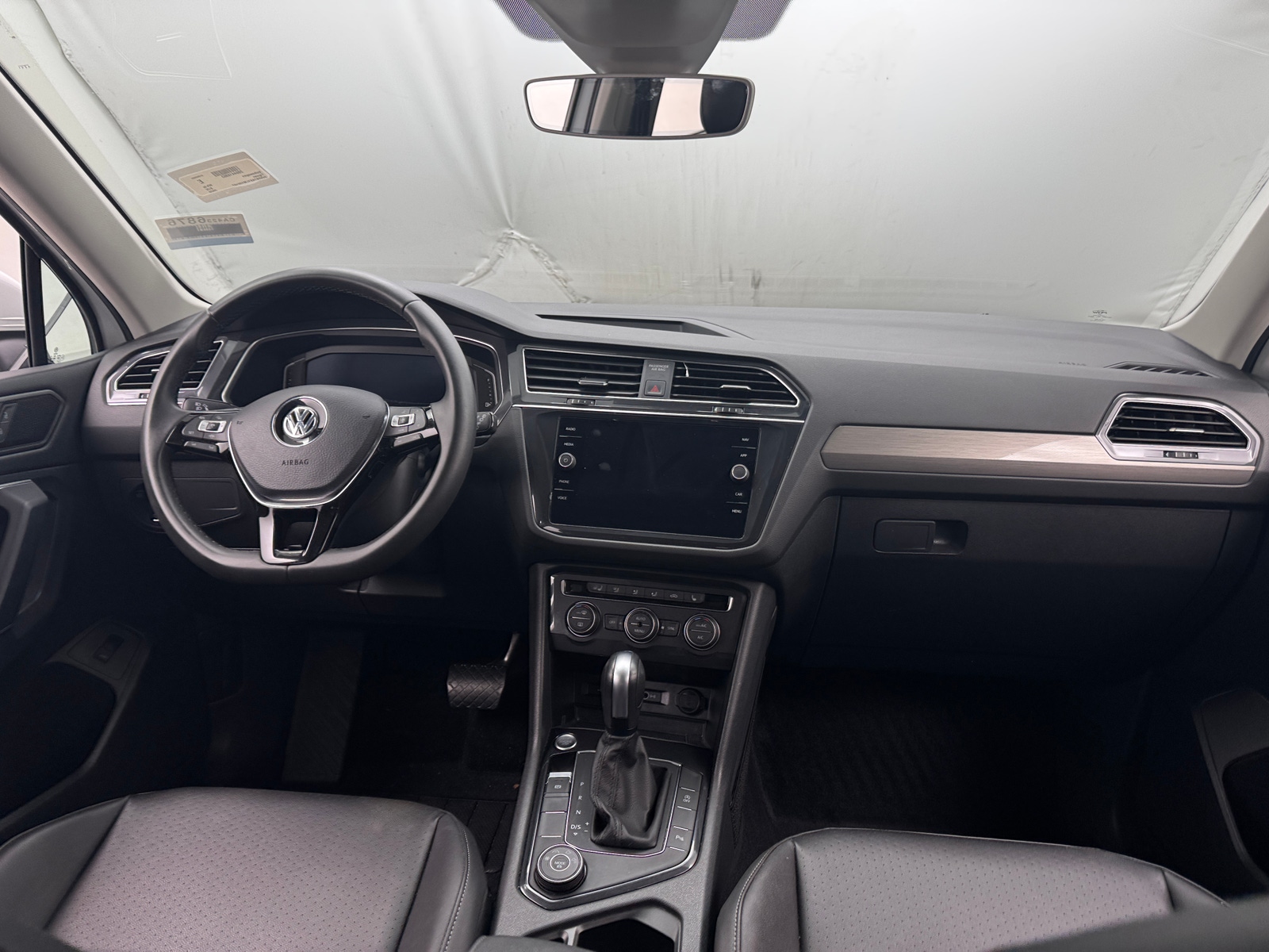 Thumbnail: 2020 Volkswagen Tiguan - 2