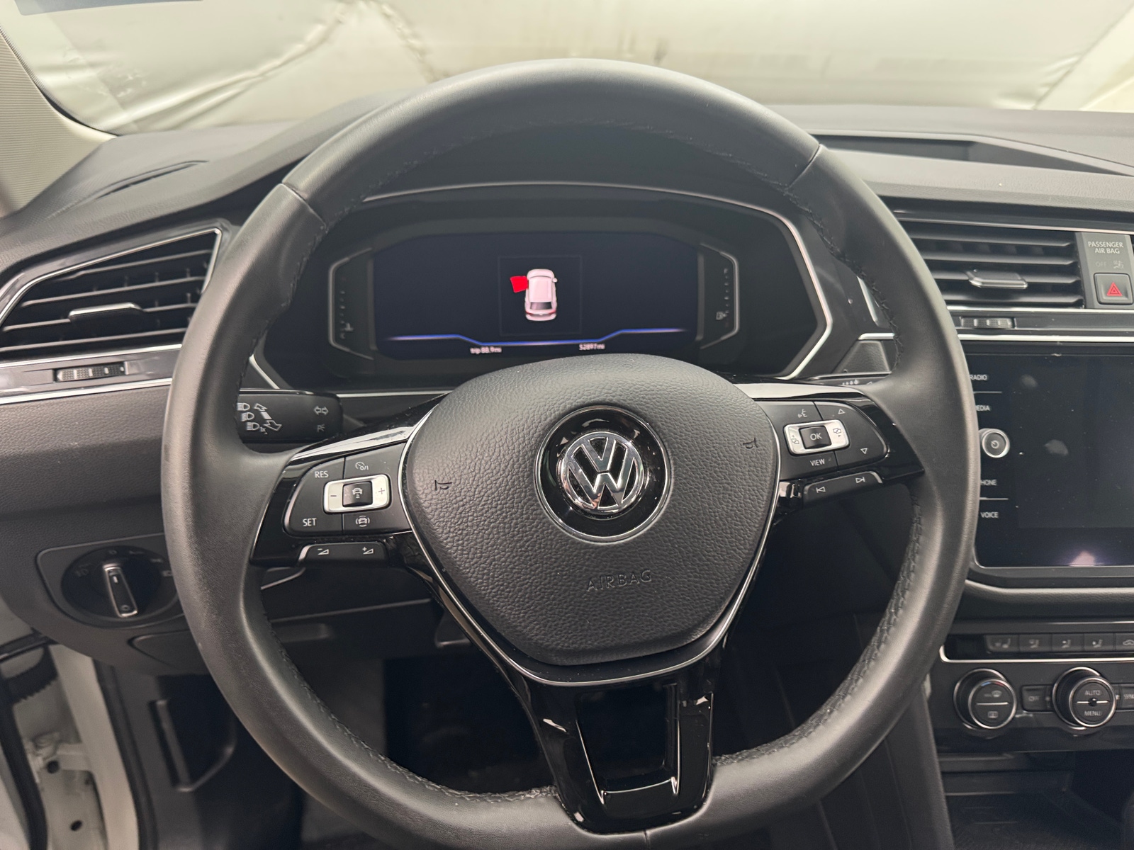 Thumbnail: 2020 Volkswagen Tiguan - 4