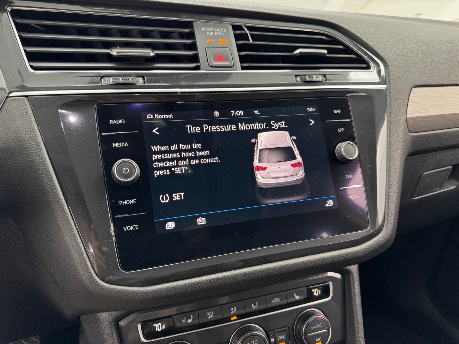 Thumbnail: 2020 Volkswagen Tiguan - 3