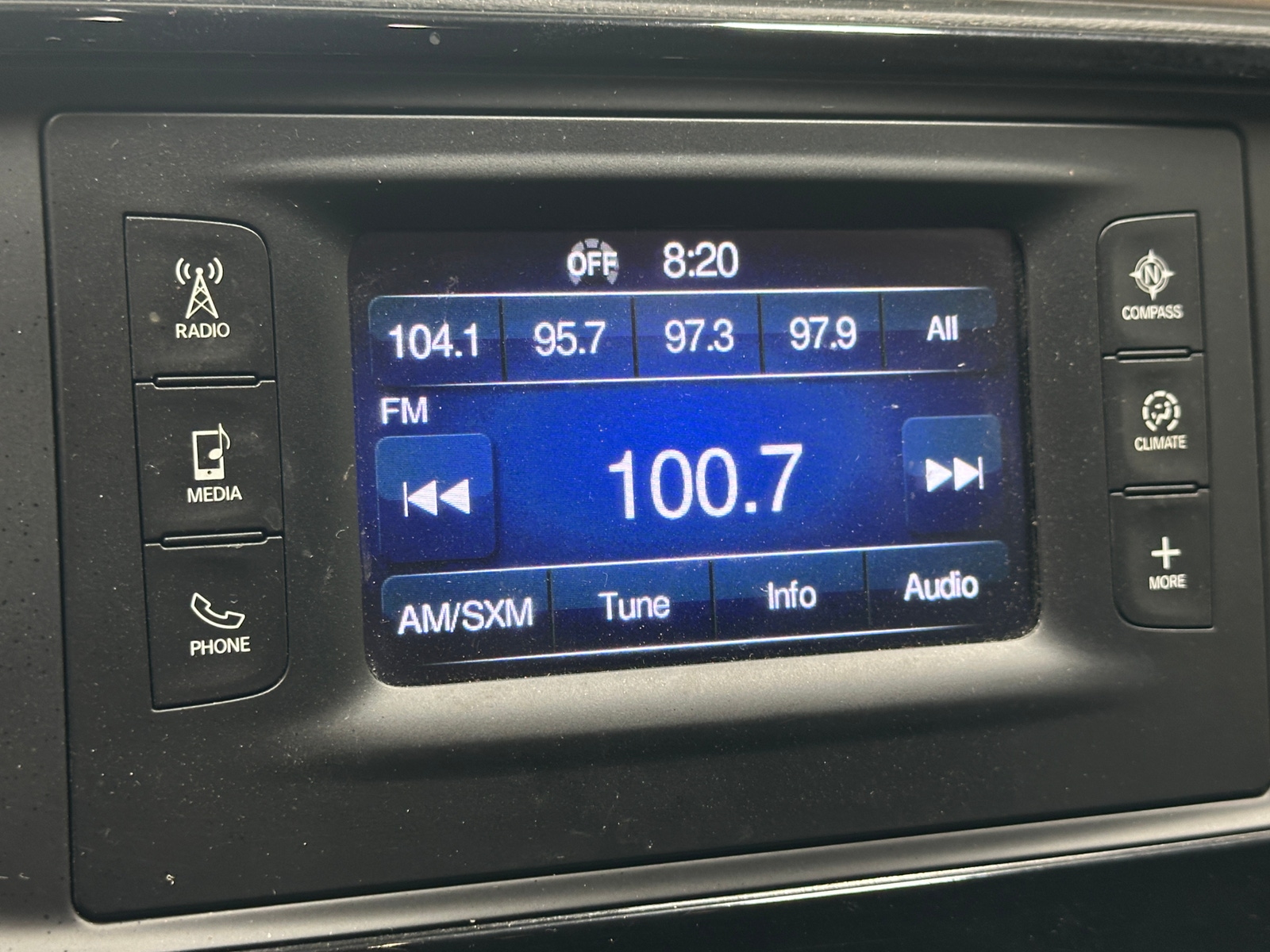 Thumbnail: 2017 Chrysler Pacifica - 3