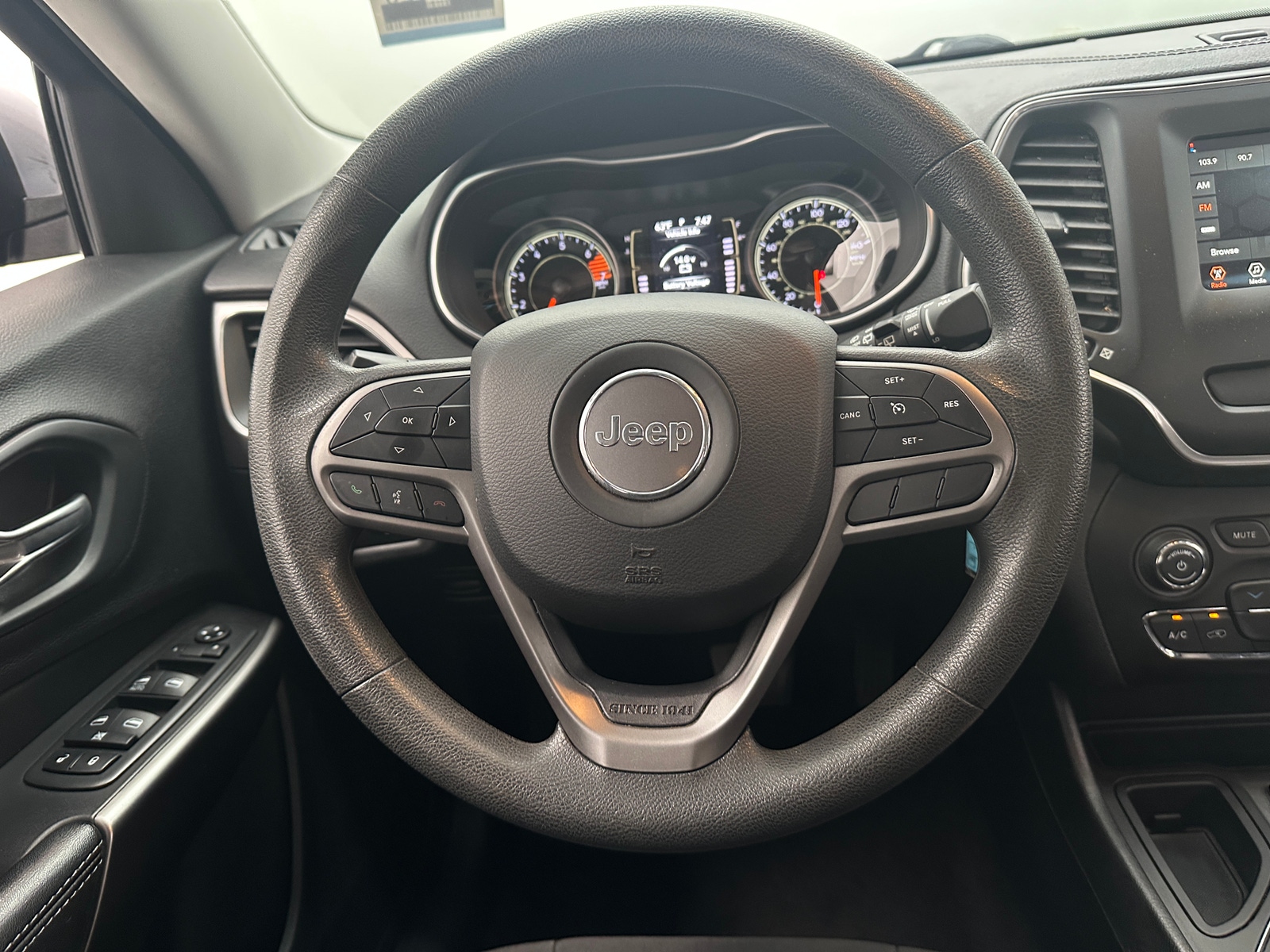 Thumbnail: 2020 Jeep Cherokee - 5