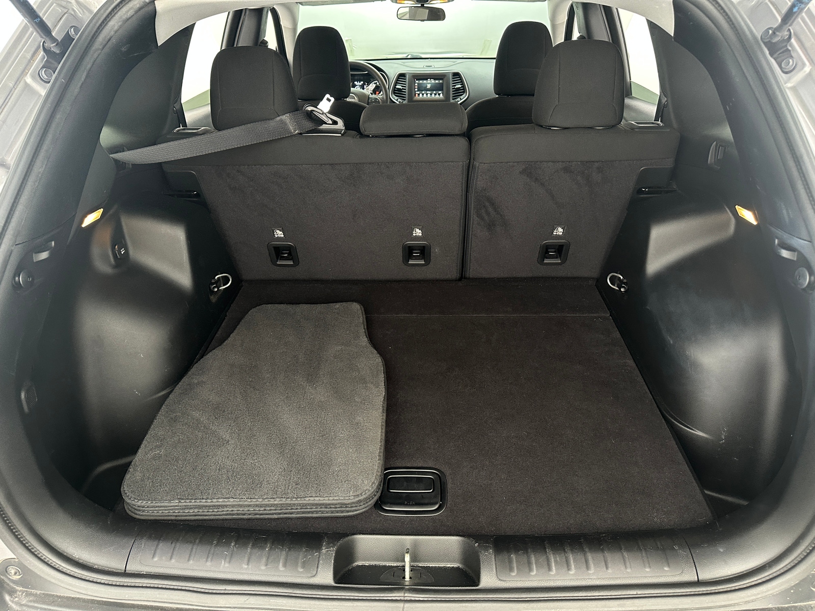 Thumbnail: 2020 Jeep Cherokee - 7