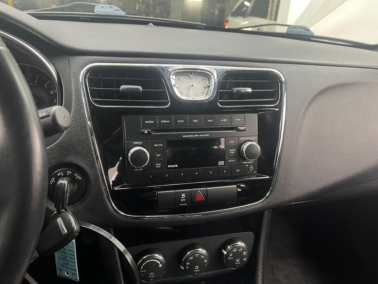 Thumbnail: 2014 Chrysler 200 - 4