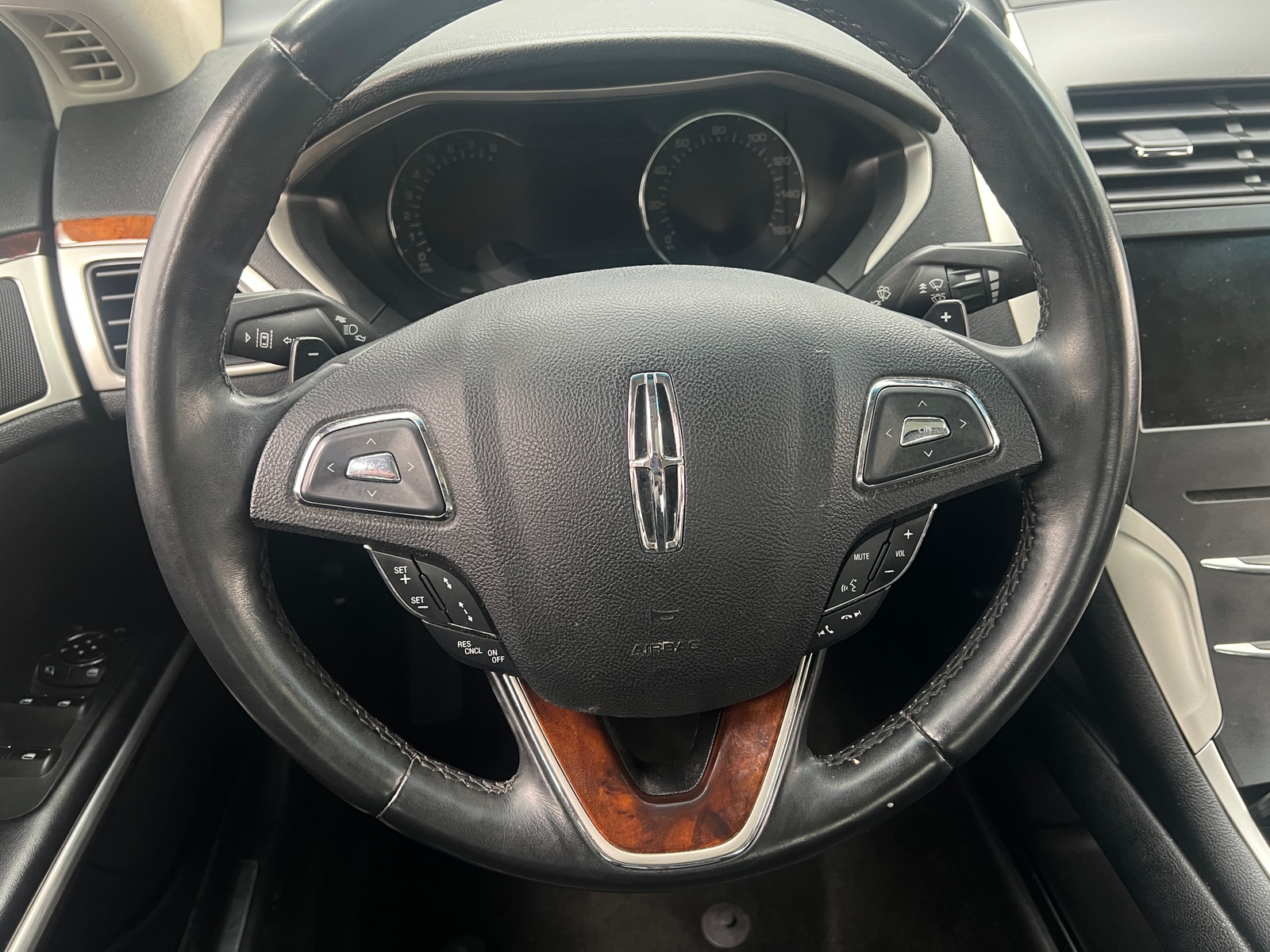 Thumbnail: 2016 Lincoln MKZ - 4