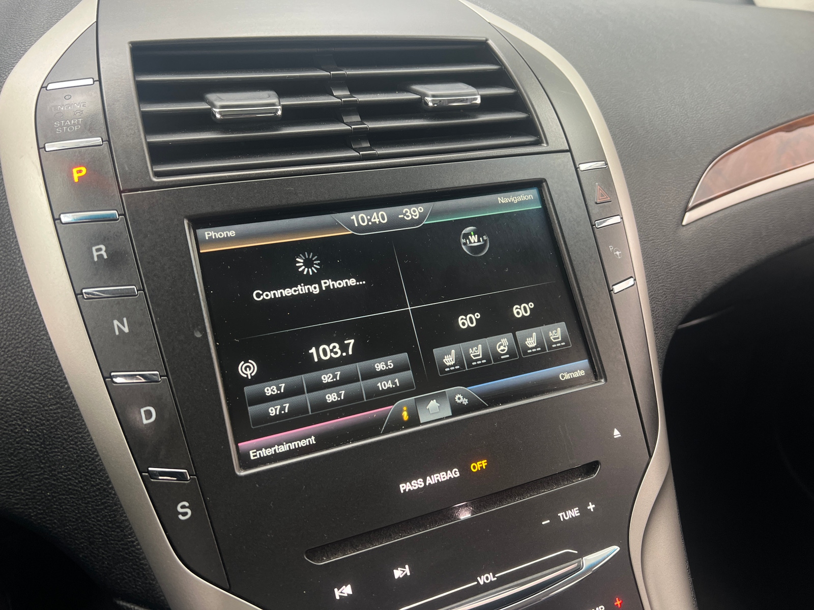 Thumbnail: 2016 Lincoln MKZ - 3