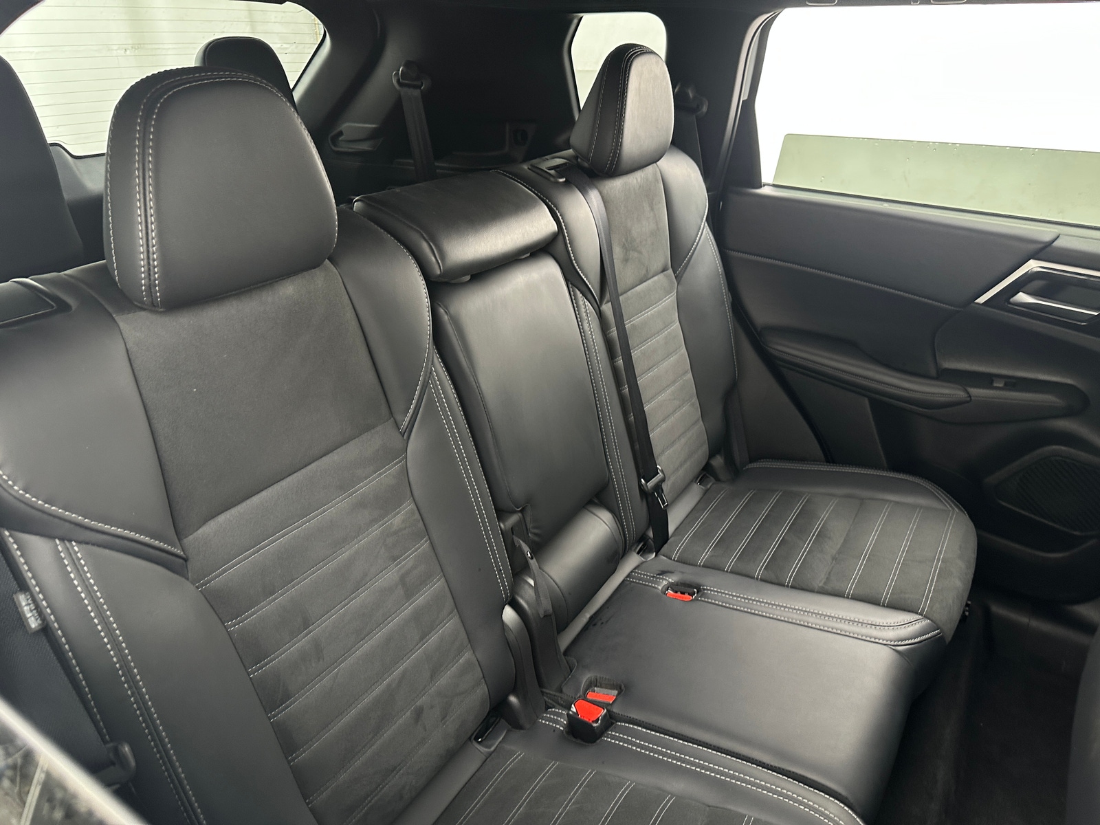 Thumbnail: 2024 Mitsubishi Outlander - 5