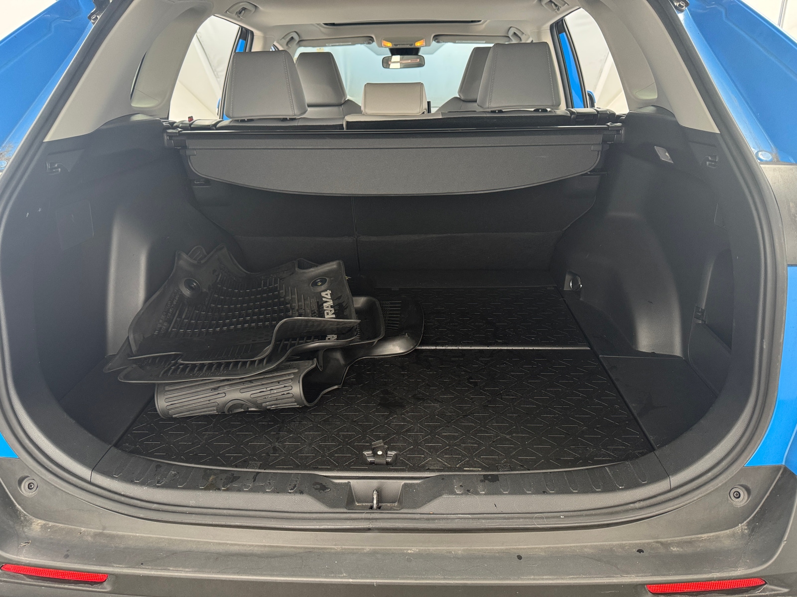 Thumbnail: 2019 Toyota RAV4 - 6