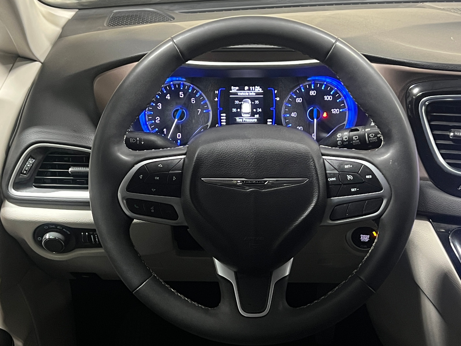 Thumbnail: 2024 Chrysler Voyager - 5