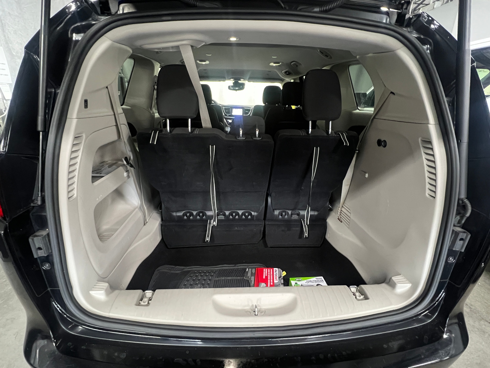 Thumbnail: 2024 Chrysler Voyager - 7