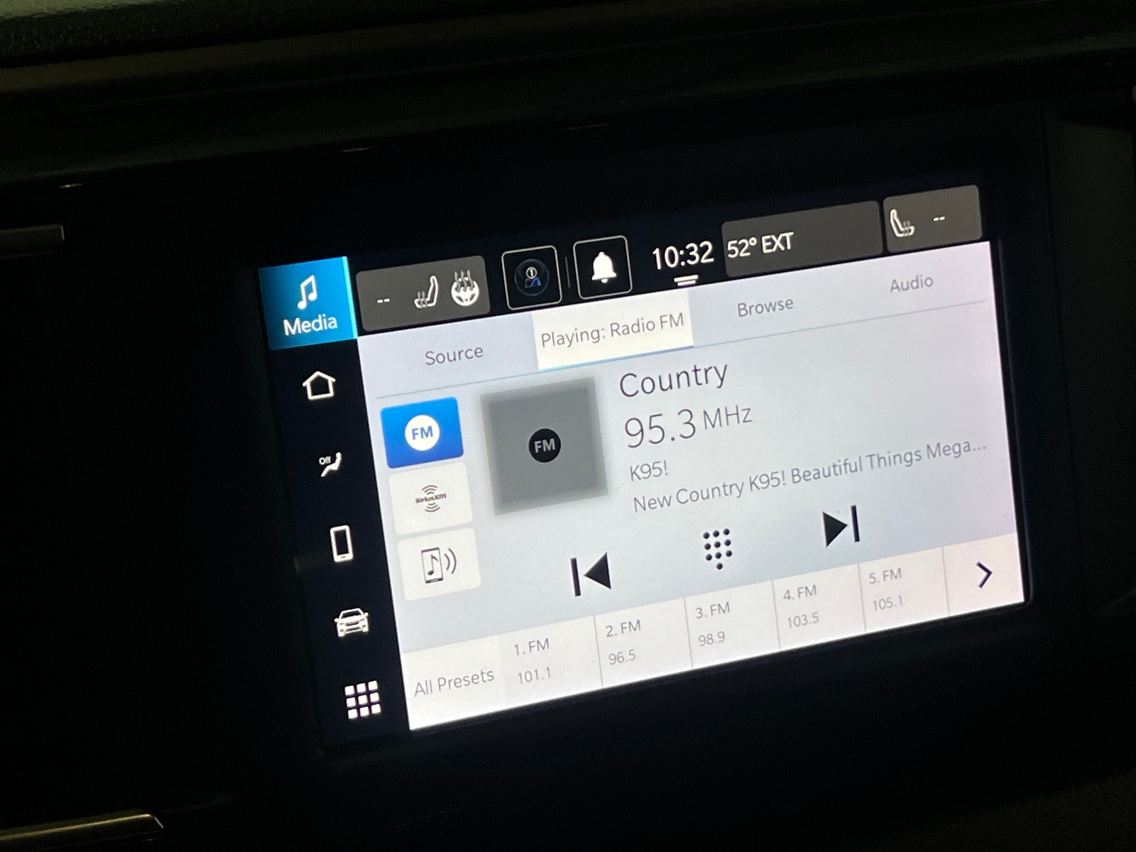 Thumbnail: 2024 Chrysler Voyager - 4