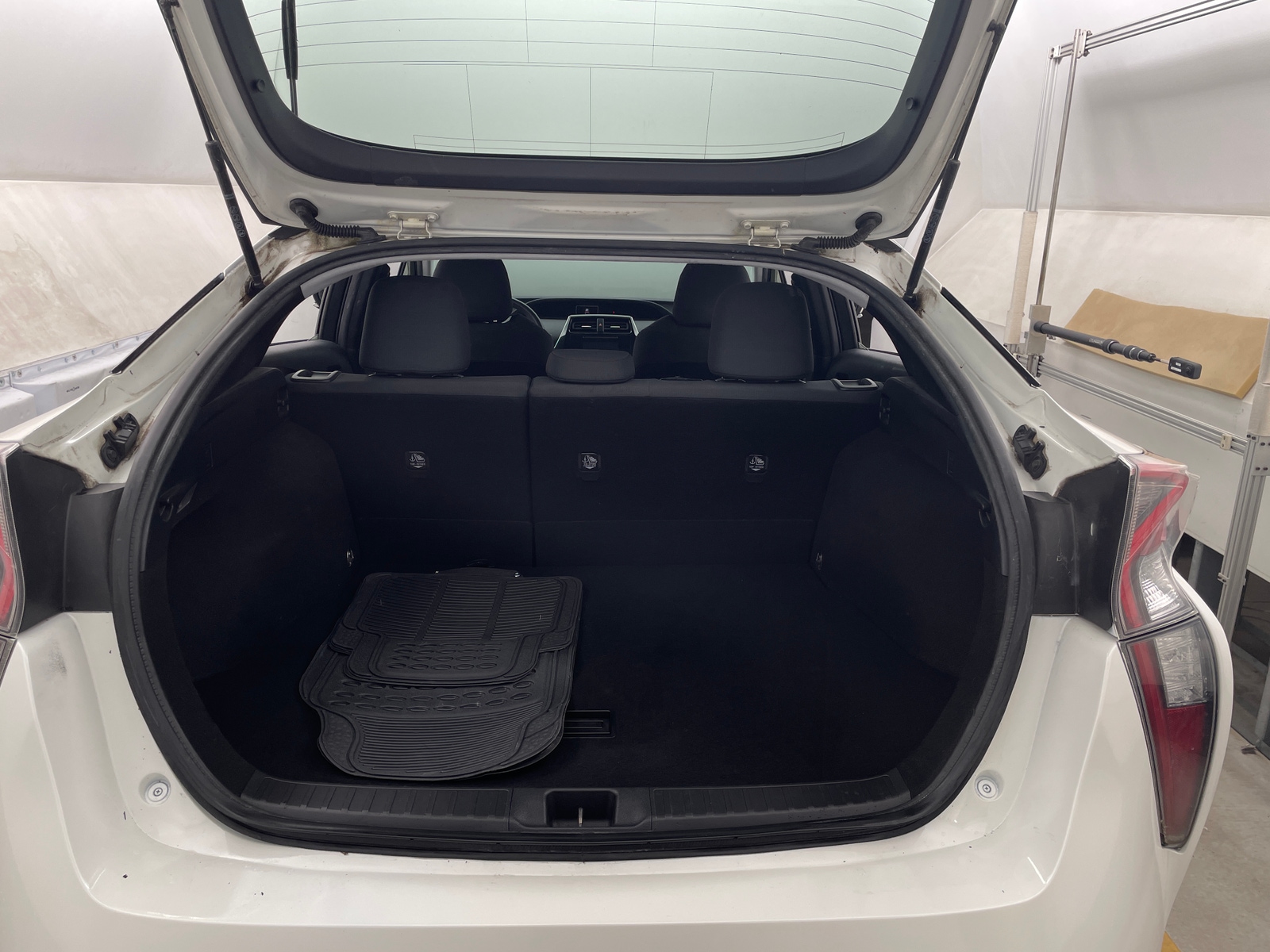 Thumbnail: 2016 Toyota Prius - 7