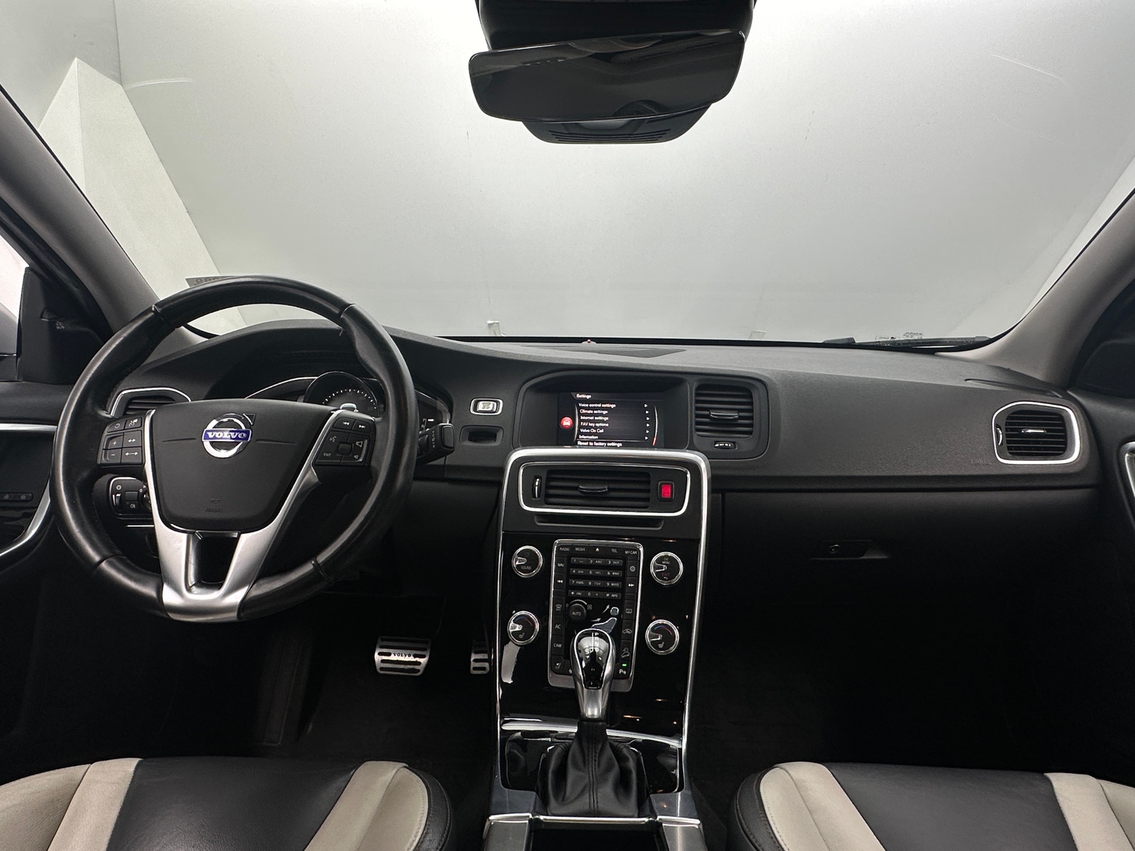 Thumbnail: 2018 Volvo S60 - 2