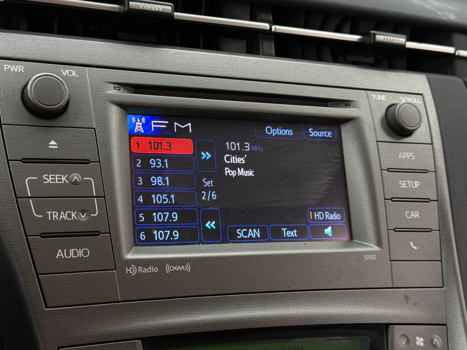 Thumbnail: 2015 Toyota Prius - 4