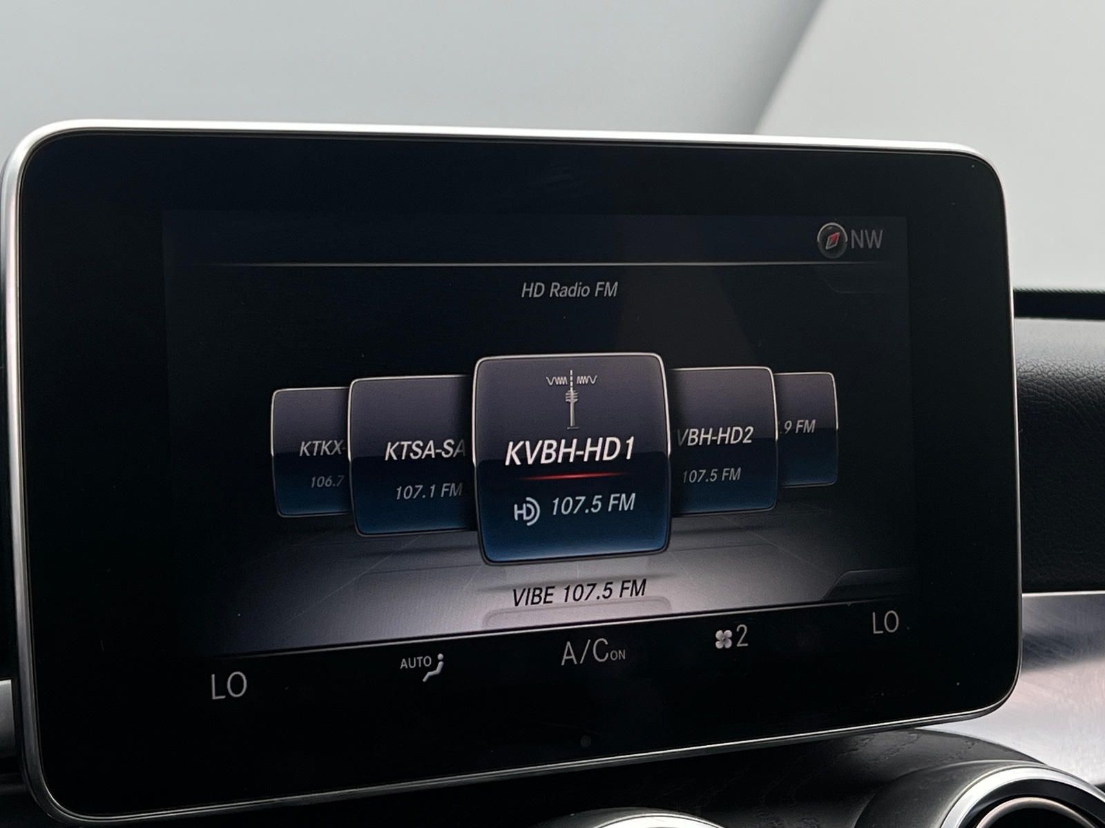 Thumbnail: 2016 Mercedes-Benz C-Class - 3