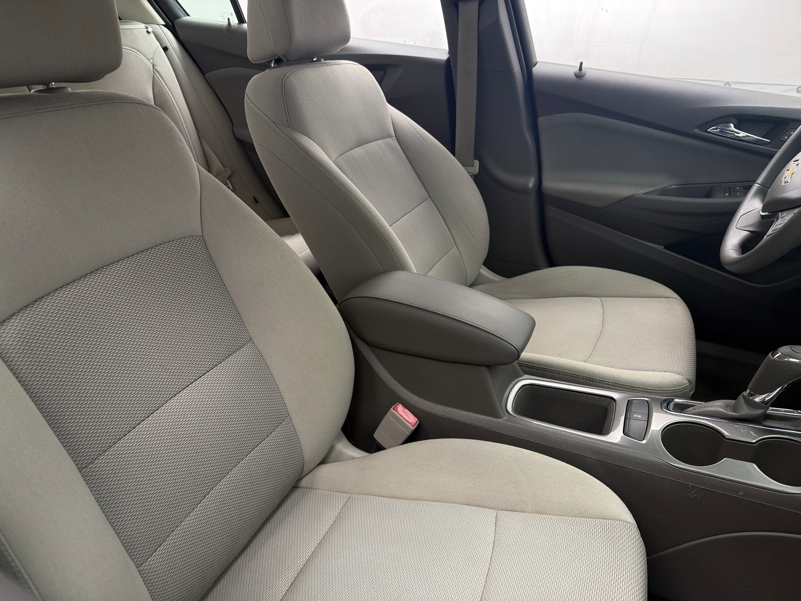 Thumbnail: 2018 Chevrolet Cruze - 2