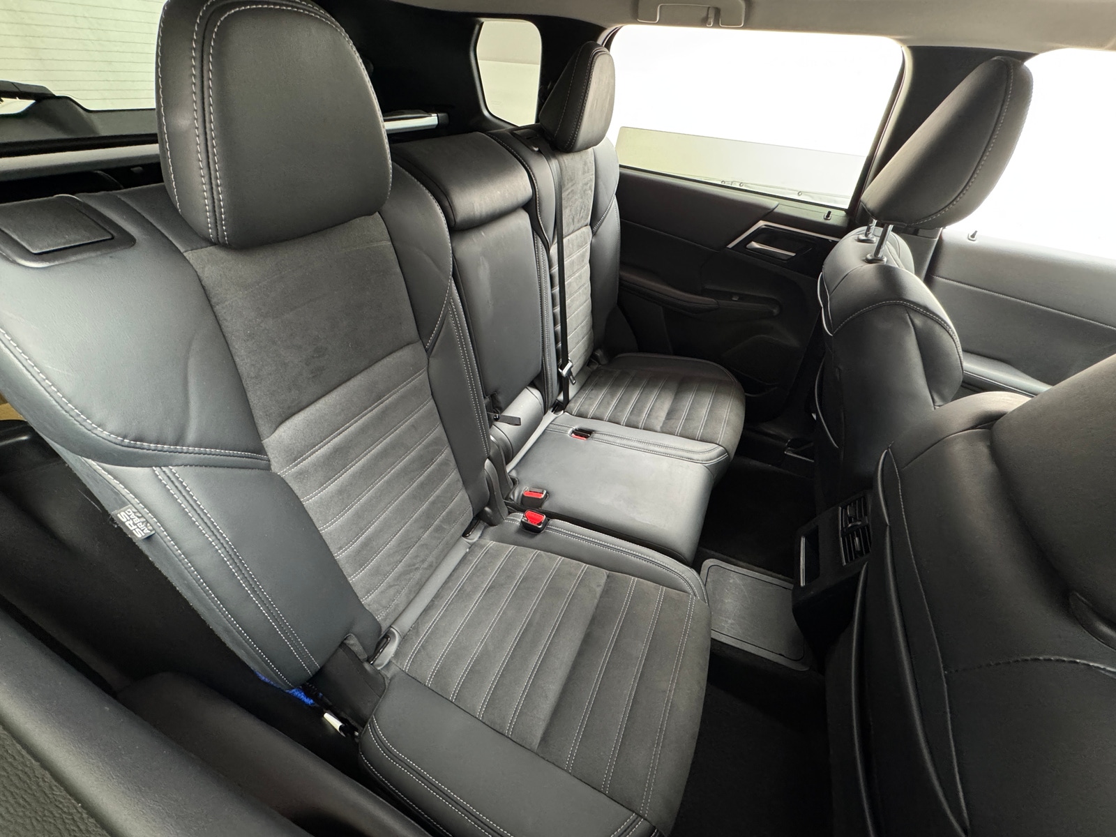 Thumbnail: 2024 Mitsubishi Outlander - 5