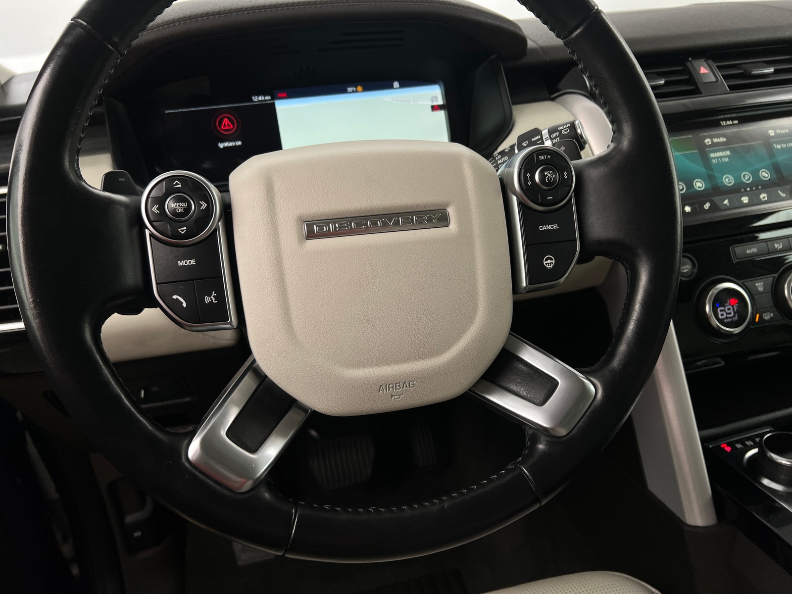 Thumbnail: 2018 Land Rover Discovery - 4