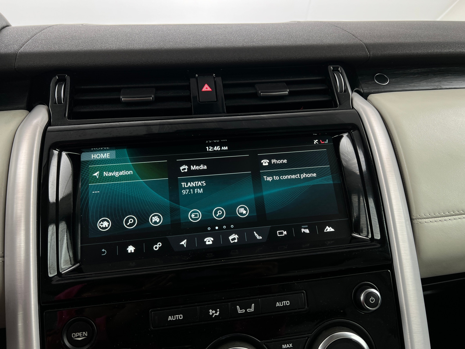 Thumbnail: 2018 Land Rover Discovery - 3