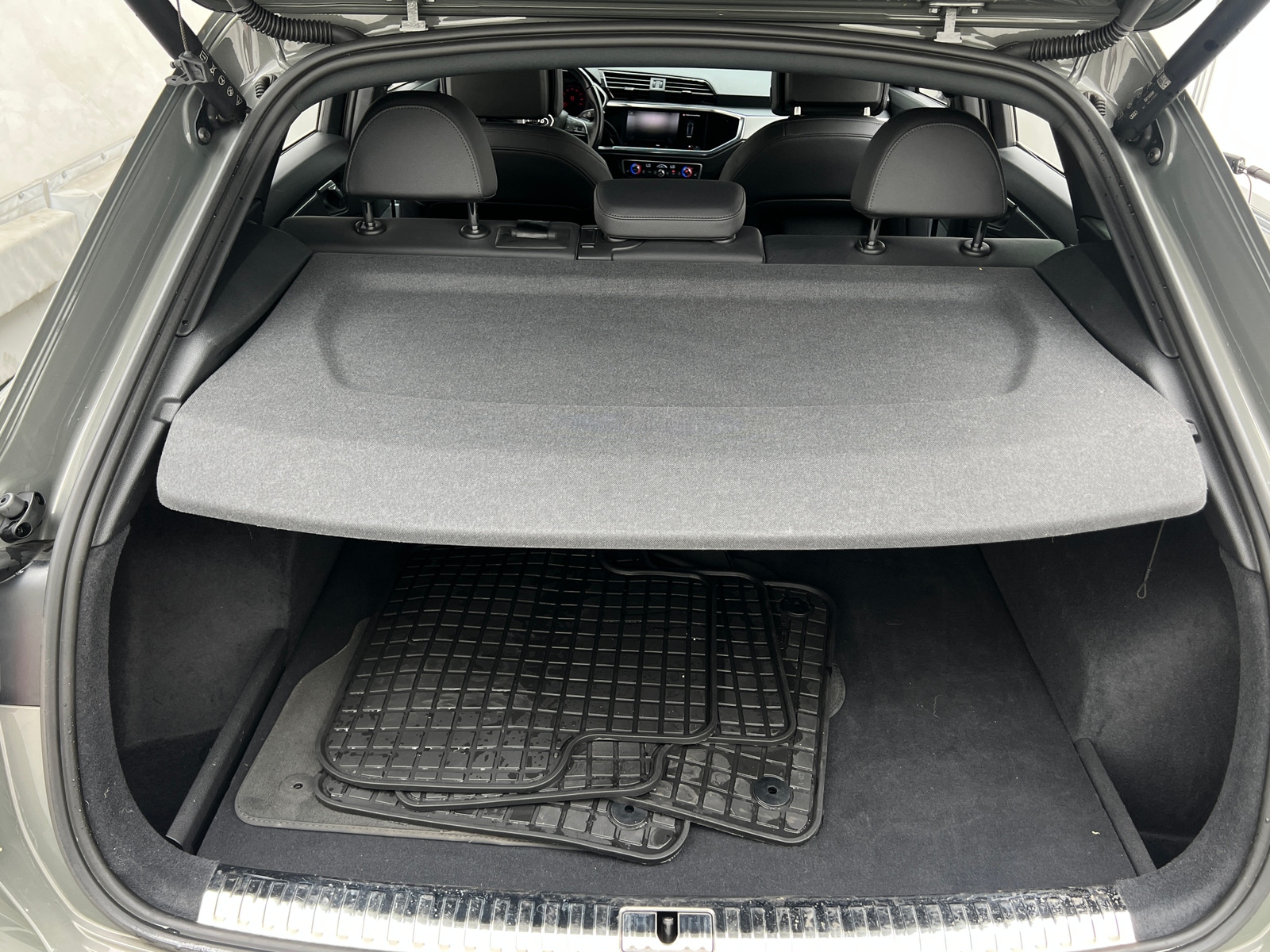 Thumbnail: 2024 Audi Q3 - 6